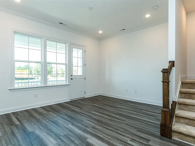 306 Clementine Dr — Photo 5