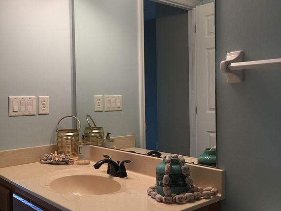 3rd image of 781 Broad Oak Dr