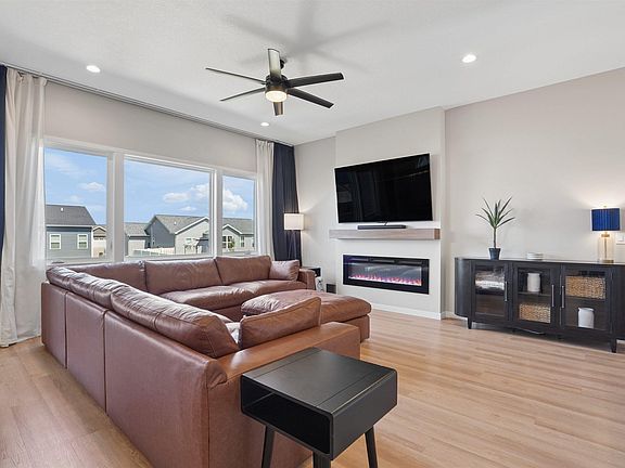 5th image of 2807 Maple Grove Dr