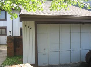 712 Tinkers Ln, Northfield, OH 44067