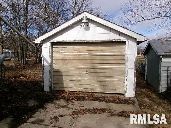 2nd image of 518 W 2nd St