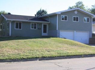 607 Jefferson St, Pella, IA 50219