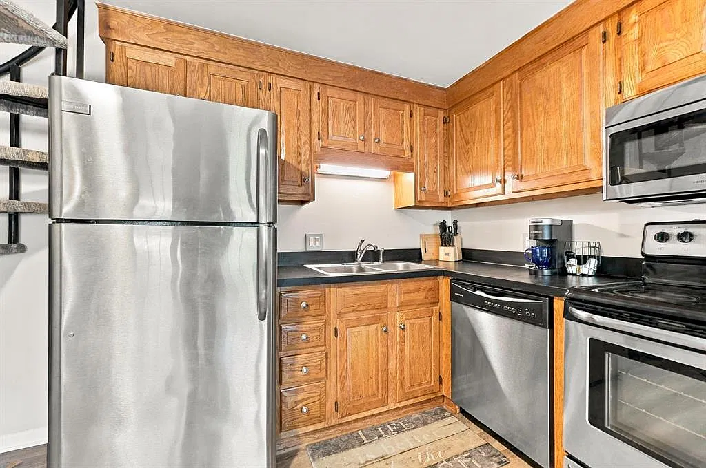 2 bed, 1050 sqft, $1,500 — Photo 4