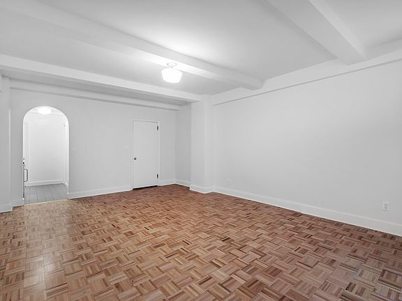 4th image of 307 E 44th St APT L