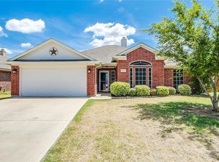 1035 Vinewood Ave, Burleson, TX 76028