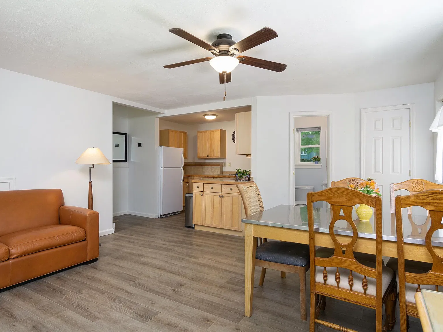 1 bed, 1.5 bath, 850 sqft, $1,200 — Photo 4