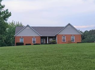 350 Country Club Bluffs Ln, Washington, MO 63090