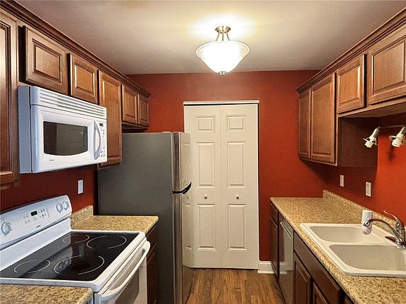 5th image of 270 Latta Rd Unit 225
