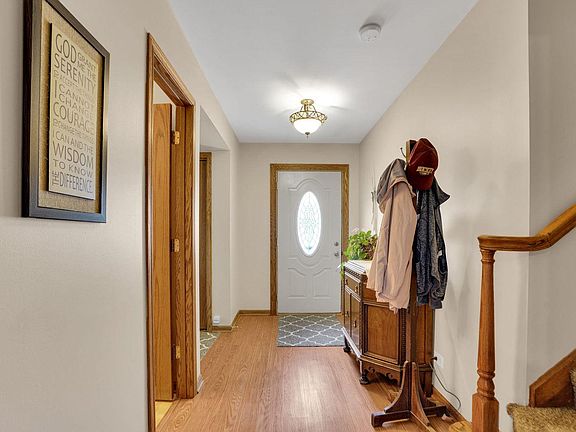 2nd image of 193 Manor Ln