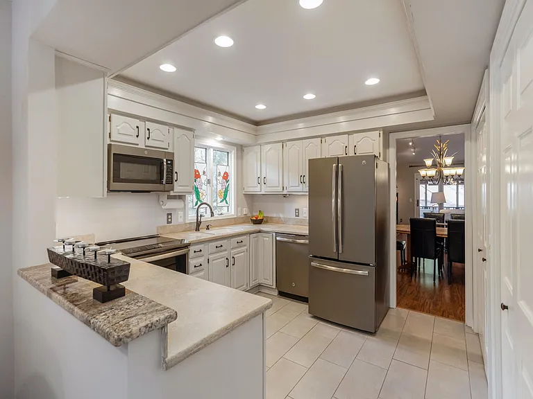 205 N Scarlet Oak Ln — Photo 3