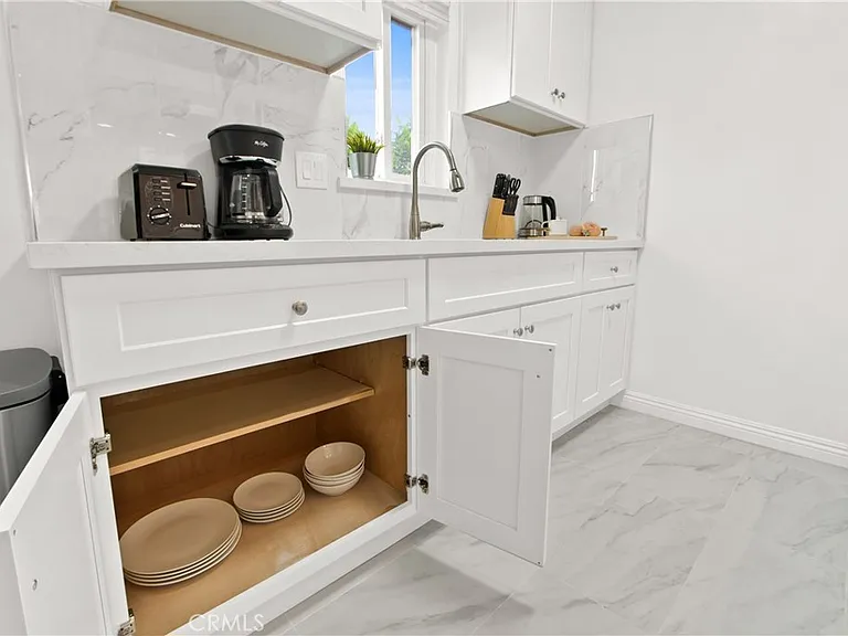 837 S Sierra Vista Ave #G — Photo 3