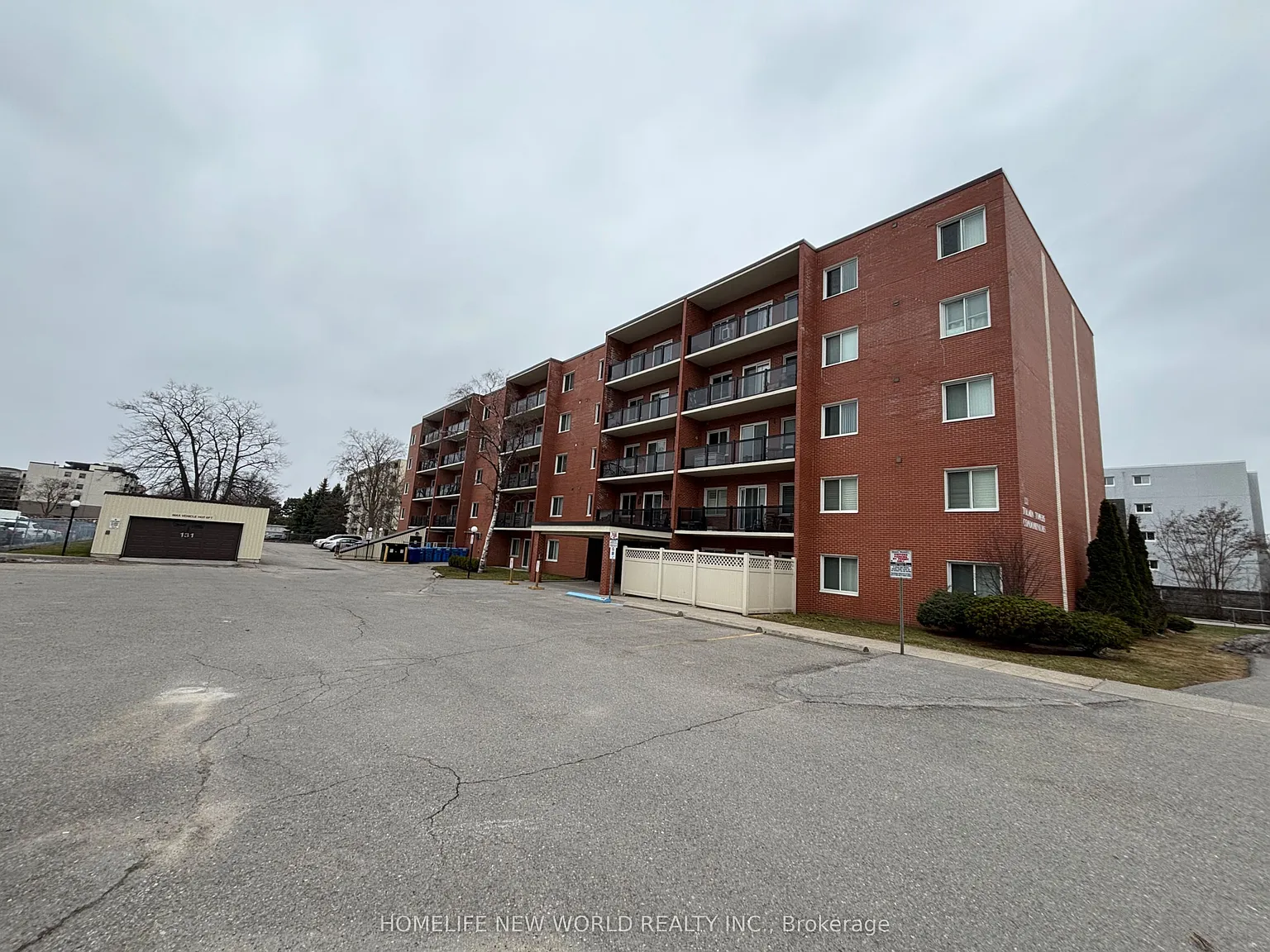 131 Taunton Rd E #402 photo 1