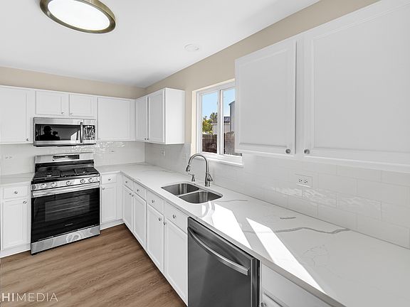 4th image of 7009 Sahara Dr