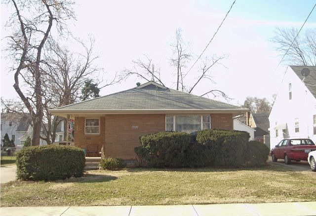 Great Curb Appeal!