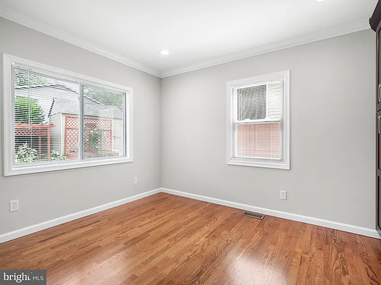 14204 Woodcrest Dr — Photo 34