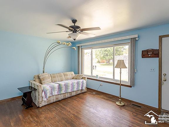 5th image of 37613 Castle Dr