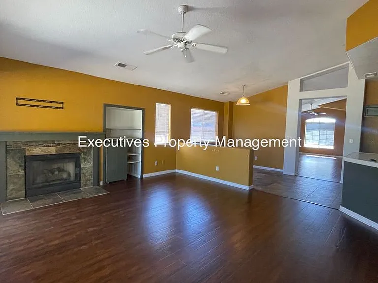 1308 Fairway Dr — Photo 3