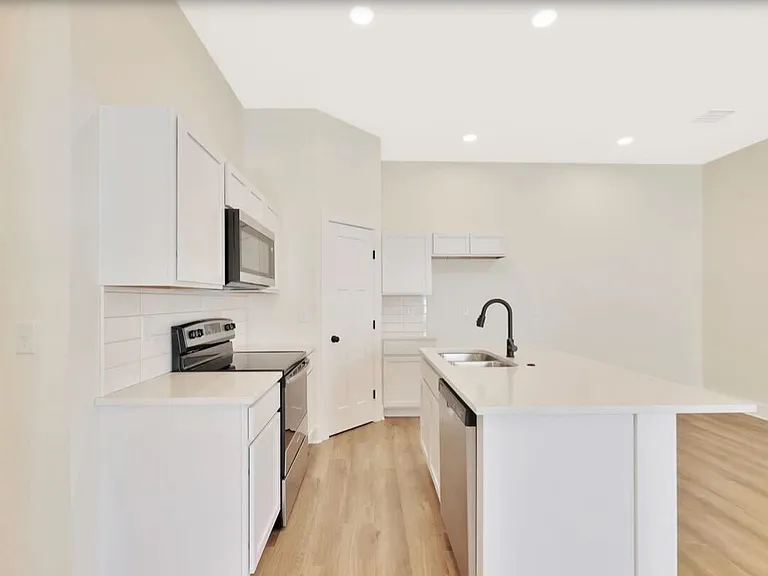 16824 W Kashmir St — Photo 11