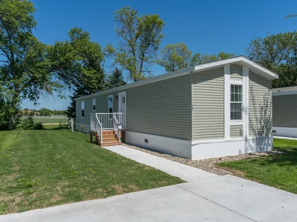 130 Kingsway Dr, Mankato, MN 56003