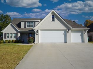 260 Mill Park Ln, Springdale, AR 72762