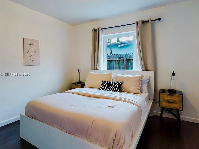 1754 SW 28th Ter — Photo 11