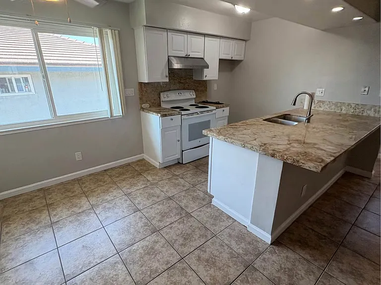 3518 Rainbow Ln — Photo 9