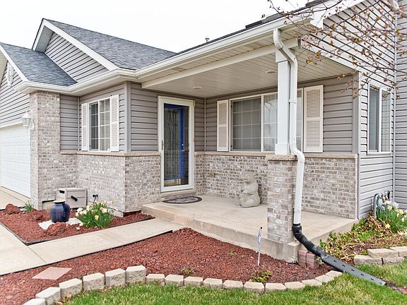 2nd image of 811 Blackhawk Dr