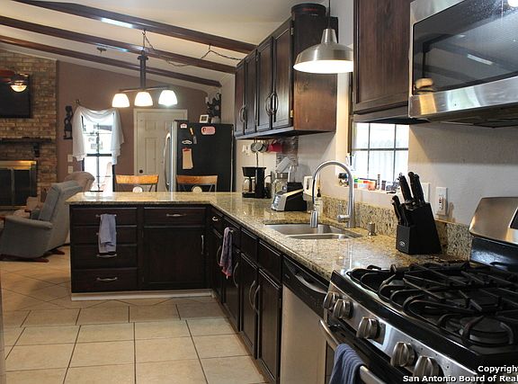 5th image of 222 La Jolla Dr
