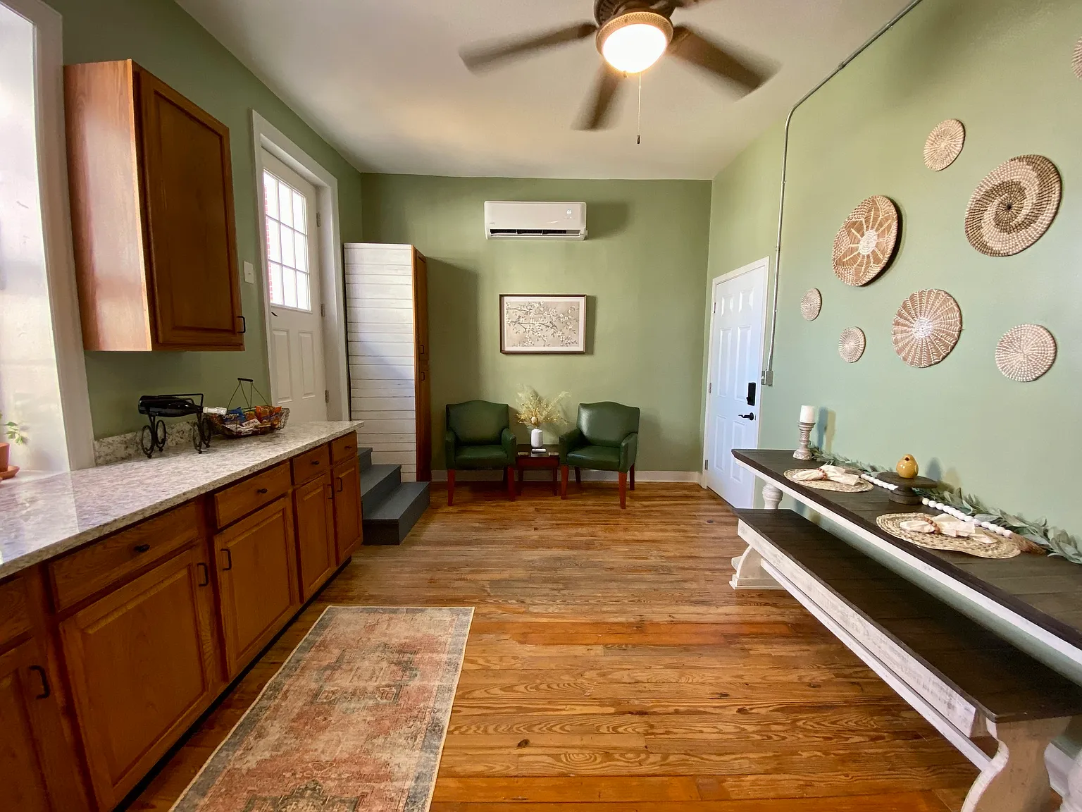 2 bed, 800 sqft, $1,600 — Photo 2
