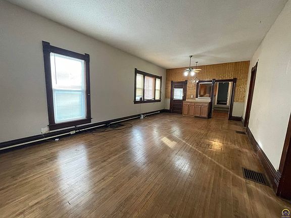 2nd image of 415 Market St