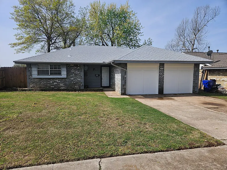 1428 Princeton Cir — Photo 2