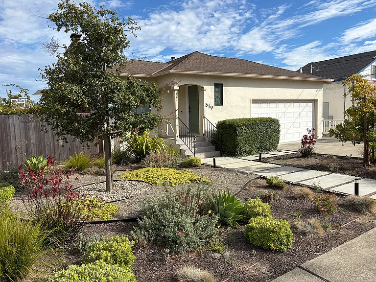 319 Helen Dr — Photo 1