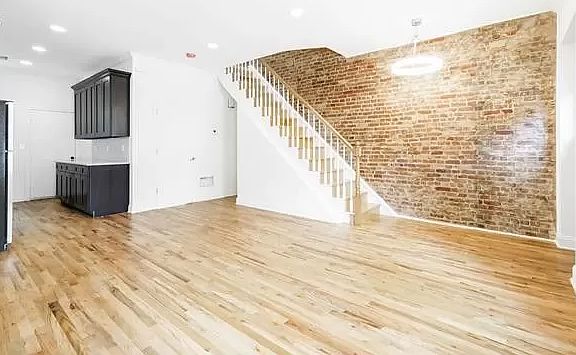 3rd image of 286 Howard Ave
