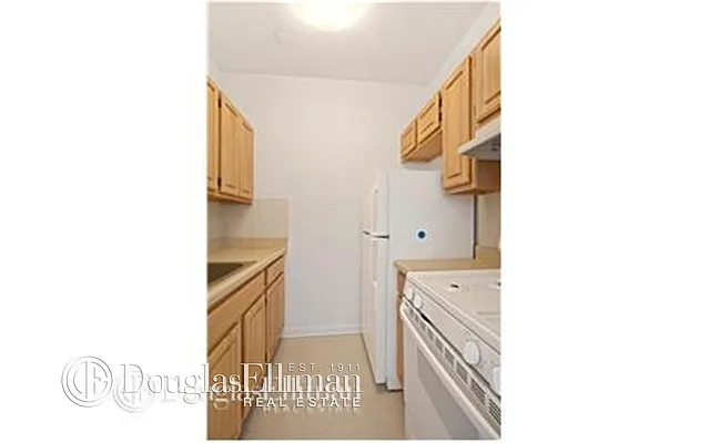 Sold by Douglas Elliman | media 15