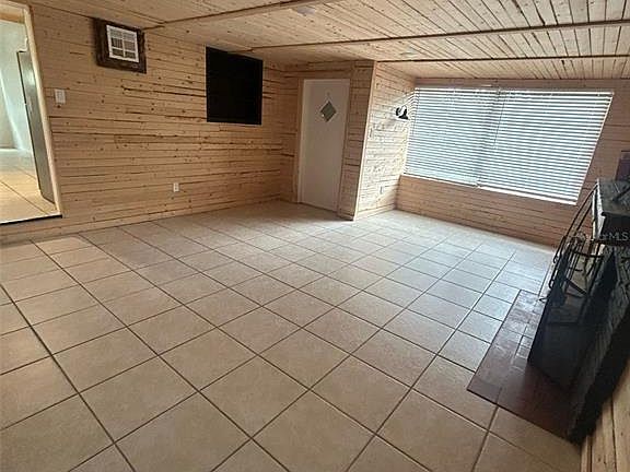 3rd image of 809 Plumosa Ave