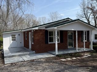 1021 Preston Dr, Burns, TN 37029