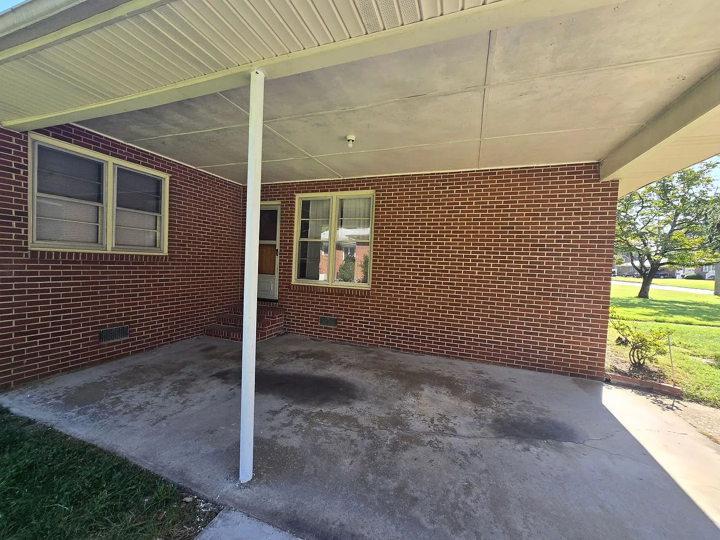 3 bedroom house in Colonial Heights — Photo 3