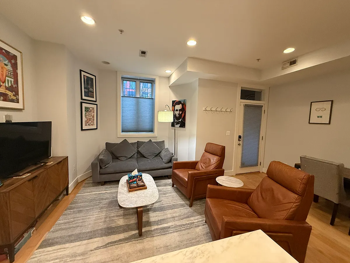 Building Photo - 1854 Mintwood Pl NW #1