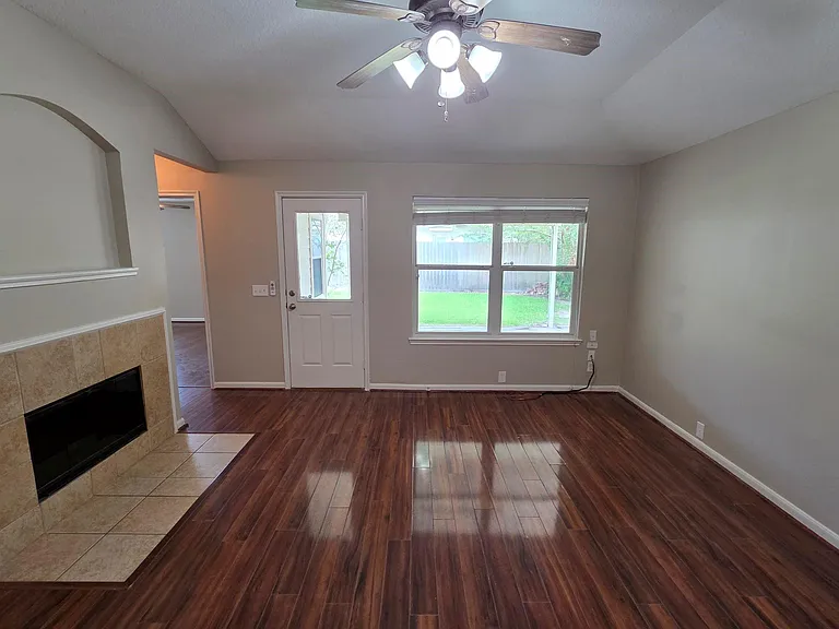 4702 Pin Oak Creek Ln — Photo 11