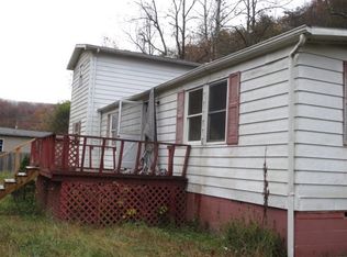 100 Rb Hughes Rd, Honaker, KY 41603