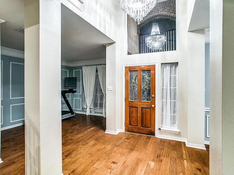 302 Walnut Grove Ln — Photo 2