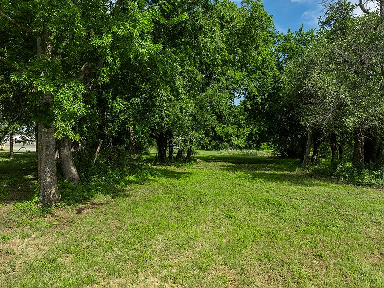 199 Apache Springs Rd — Photo 25