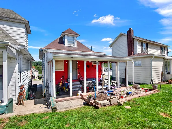 1160 Delaware St, Export, PA 15632