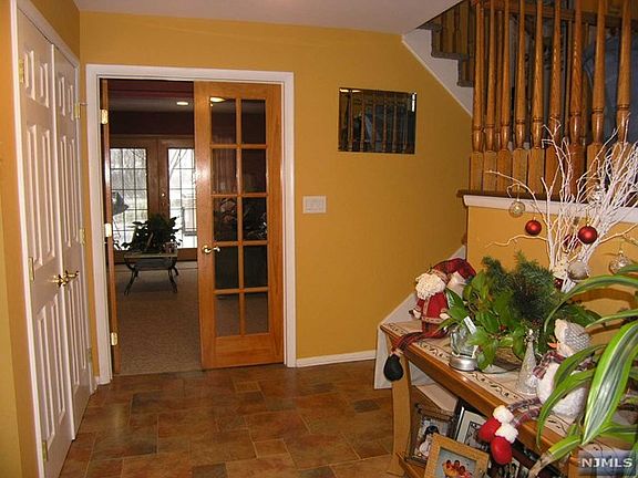 2nd image of 40 Leona Ct