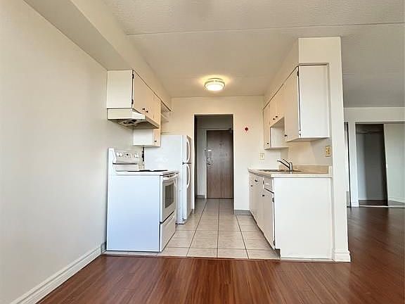 5th image of 150 Park St W #1607