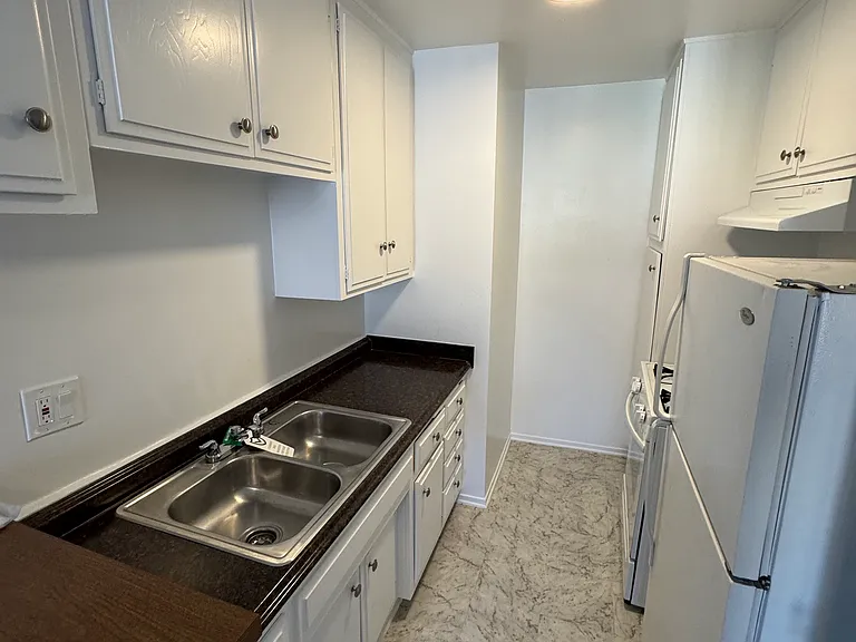 5068 Franklin Ave — Photo 8