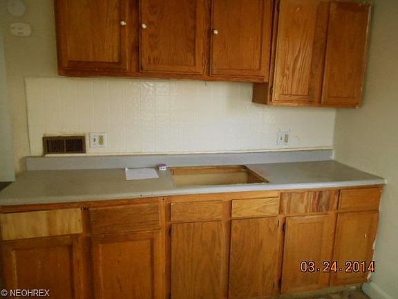 4th image of 10810 Avon Ave