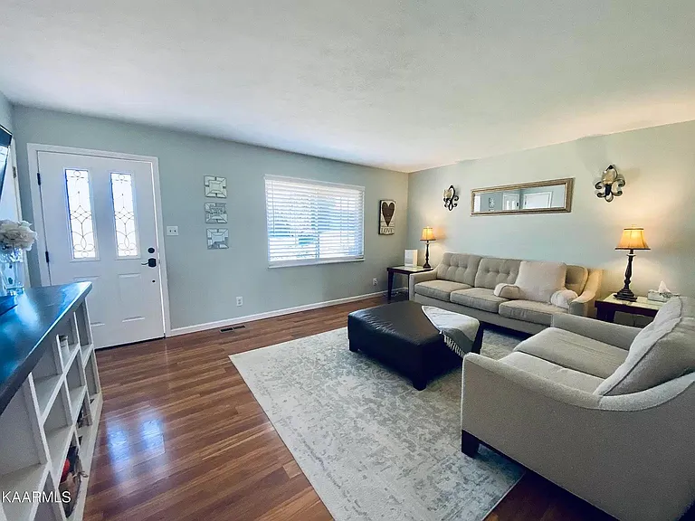 109 Ida Hertzler Ln — Photo 2