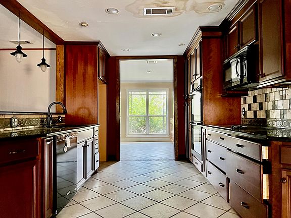 2nd image of 1501 Springdale St