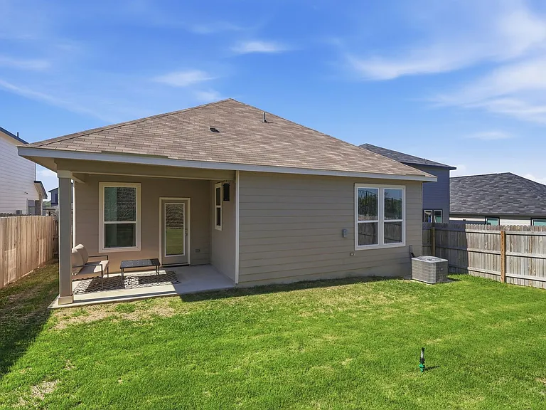 15415 Oceanus Dr — Photo 21